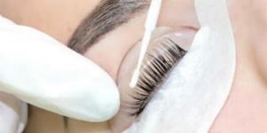 هل رفع الرموش «Eyelash lift» ضار