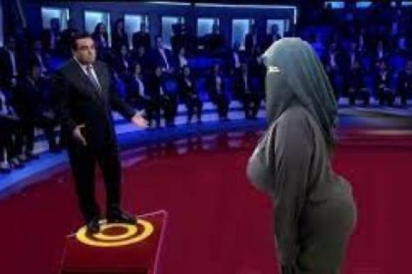 كأنها حورية من الجنة .. زوجة سعودية فاتنة الجمال اقتحمت برنامج المسامح كريم على قناة MBC خطفت الانظار بجمالها الصارخ والجذاب وجعلت جورج قرداحي والجمهور في حالة ذهول ..(فيديو)