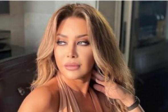 نوال الزغبي ترقص في الشارع بالتنورة القصيرة وتتعرض للهجوم